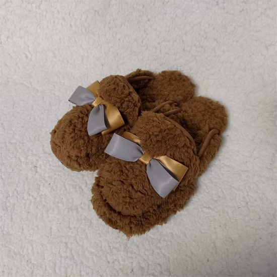 L'hiver des couples personnalisés à l'intérieur de la plate-forme d'arc mignon chaud des pantoufles plates des femmes